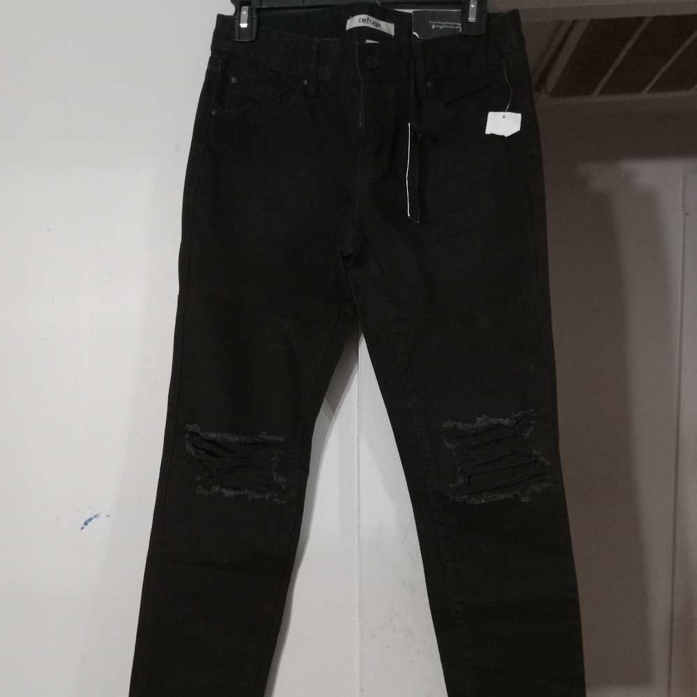 Refuge NWT black boyfriend crop jeans. Size 0.